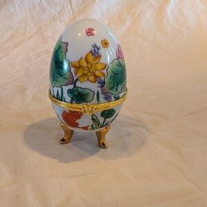 2/40$ Vintage Floral Trinket  Porcelain Box Egg with Gold Accents